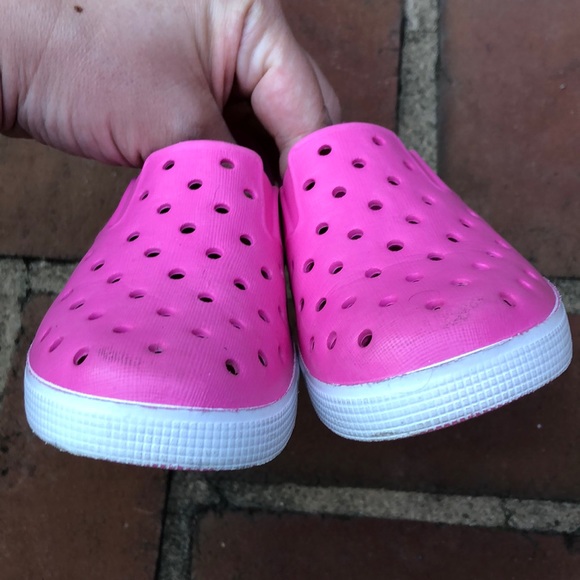 EUC Cat & Jack Andreya EVA water shoes - Picture 4 of 4